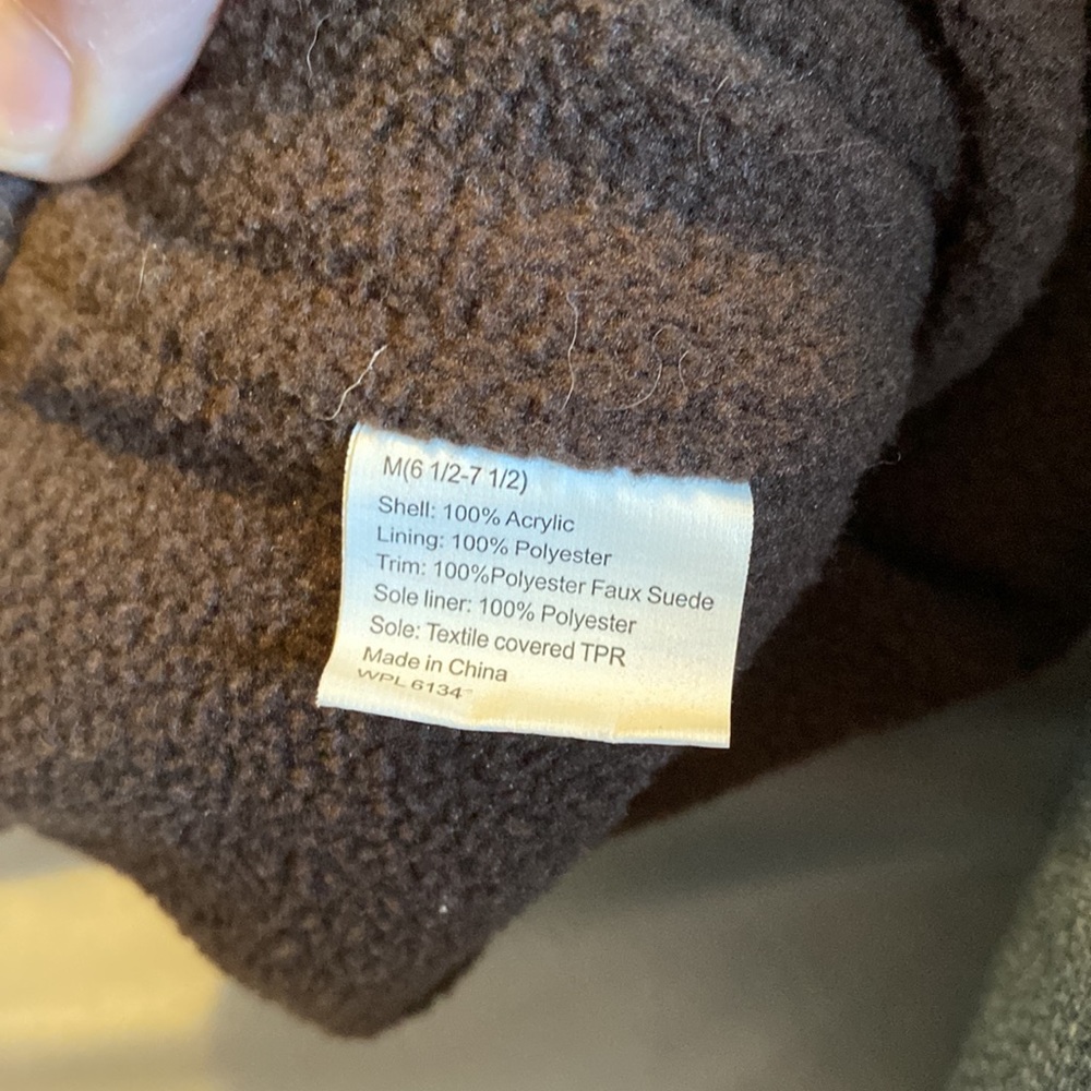 Muk Luks size Medium (6.5-7.5) shoes/slippers - Picture 3 of 5